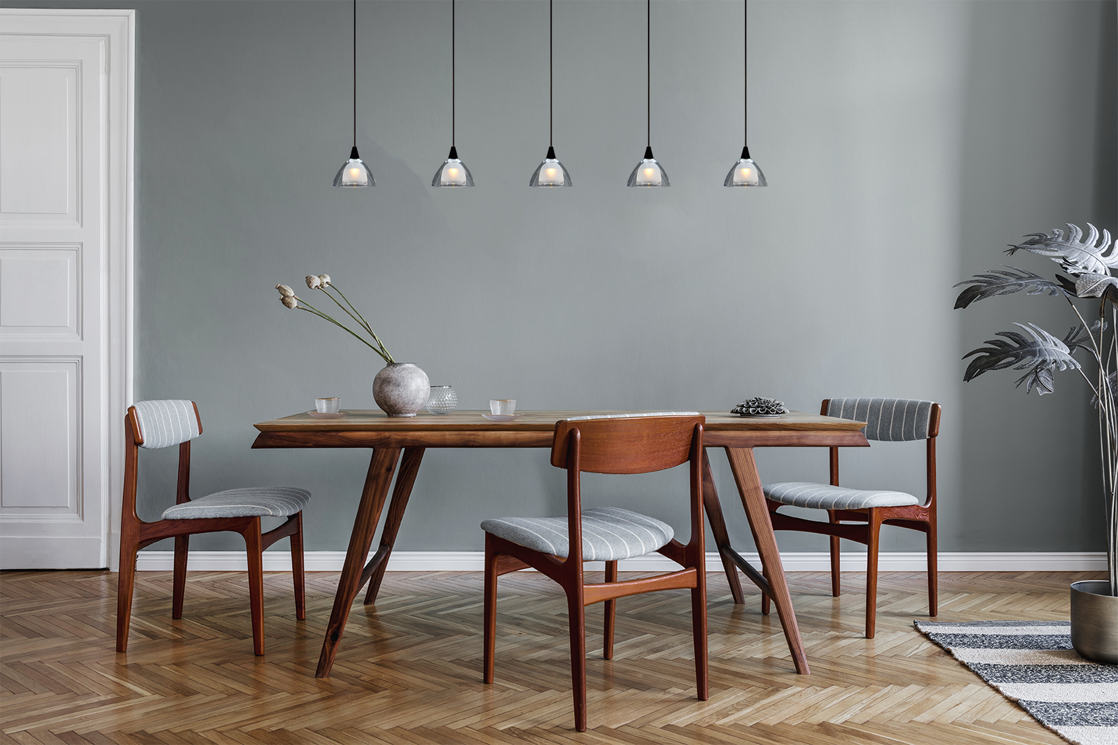 Caterina HL CATERINA 5-LIGHT BLACK , GLASS Ø12,5CM, BEAM BLACK 130X8CM